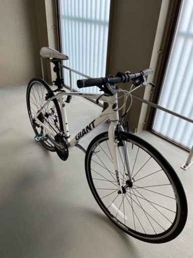 GIANT escapeRX3 ホワイト　白　クロスバイク