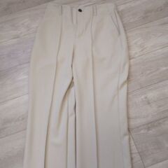 アースミュージック＆エコロジーのパンツです。の画像