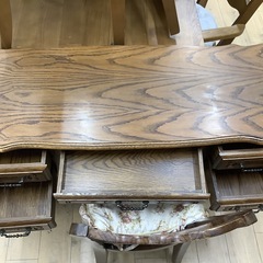中世ヨーロッパを思わせるパソコンデスクのご紹介です！！の画像