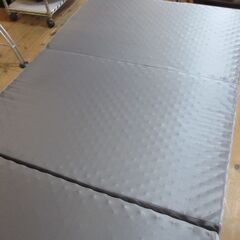 折りたたみ式　マットレス　シングルほどの画像