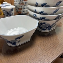 お譲りします 和皿小（刺身醤油皿）、中、大、茶碗蒸しの画像