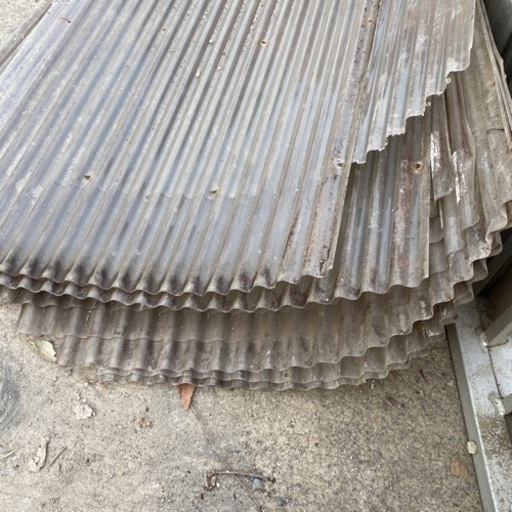 プラスチックトタン板約270cm9枚　約210cm2枚