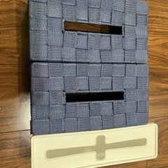 【無料でお譲り】ティッシュケースとジップロック収納ボックス