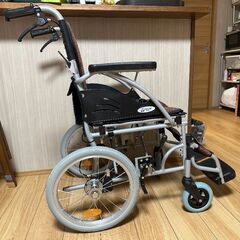 介助式車椅子の画像
