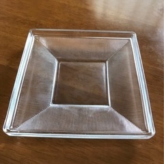 【未使用】正方形のガラス皿4枚組の画像