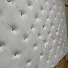 ベッドのヘッドボードの画像