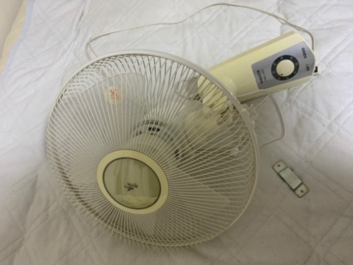 壁掛け扇風機　30cm