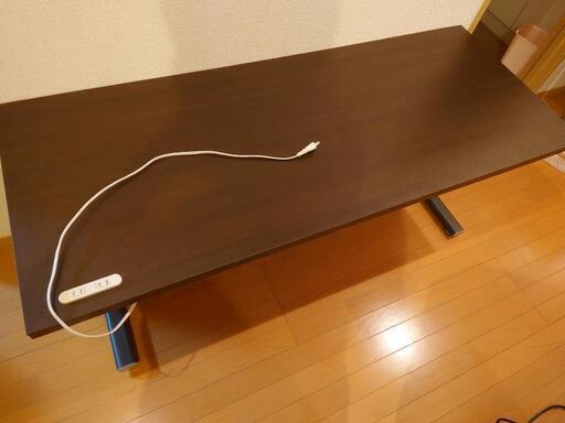 ニトリＰＣデスク　高さ調整コンセント付