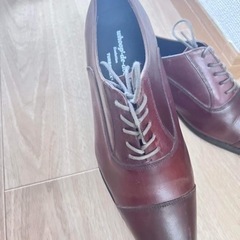 男性のオフィスシューズの画像