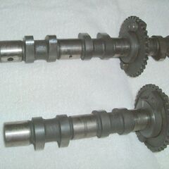 バンディット２５０（GJ74A）ヘッドカバーとカムシャフトの画像