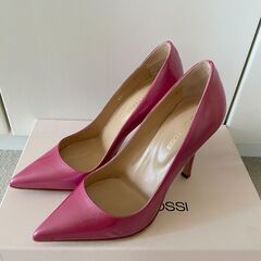 セルジオロッシ　エナメルパンプス　ピンク　新品未使用　22.5c...