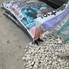 園芸用の土、石、プランター
