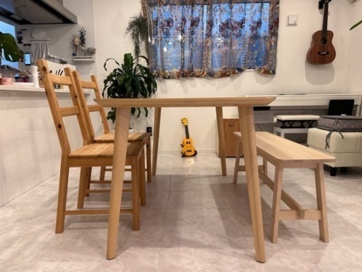 ダイニングテーブル、椅子2脚、ベンチ