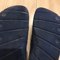 adidas サンダルの画像
