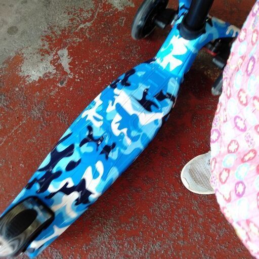 3輪キックボード　キックスケーター　子供