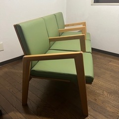 コクヨ　3連アームチェア（中肘付き）ベールライムの画像