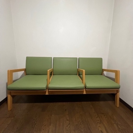 コクヨ　3連アームチェア（中肘付き）ベールライム