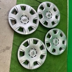 200系　ハイエース　ホイールキャップ4枚　小傷あり