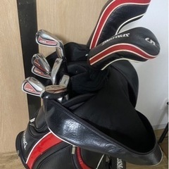 ゴルバッグとクラブのセットの画像