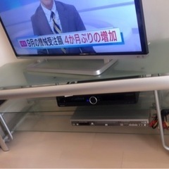 ガラスのテレビ台の画像