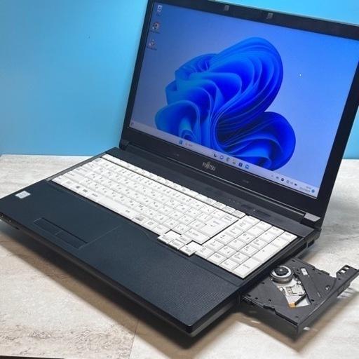 【お取引完了】2018年製 富士通 超人気シリーズ 高スペックモデル 第7世代 Core i5 15.6インチ HDディスプレイ メモ