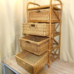 【紋別市発】籐の４段チェスト　中古品　外寸　高さ100×横幅46.5×奥行38.5㎝　引出し外寸　幅41×奥行34×高さ16.5㎝　小傷・変色・使用感多少あり　中古現状品　の画像