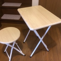 ミニテーブルと椅子のセット