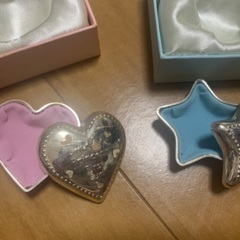 イギリス　ブライトンのアンティーク屋で購入した小物入れの画像