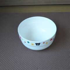 小さいオモチャ入れの画像