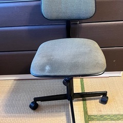 中古品、学習用・仕事用の椅子