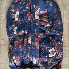 【値下げしました】新品　花柄リュックの画像