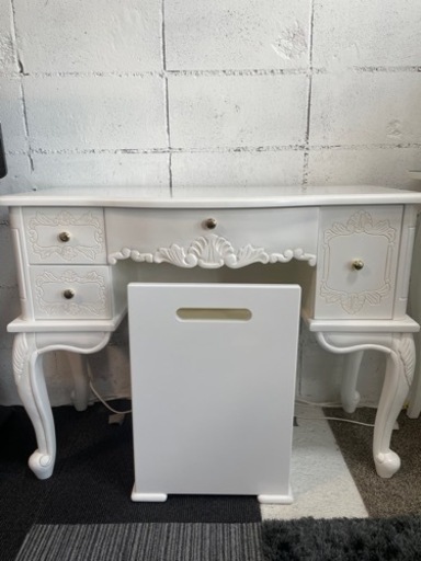 ヨーロピアン調　デスク　椅子付き