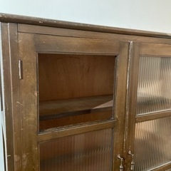 レトロな本棚の画像