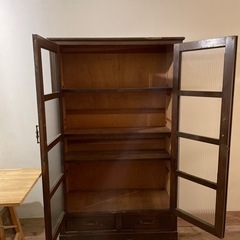 レトロな本棚の画像