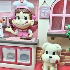 ペコちゃんボコちゃんと犬の画像