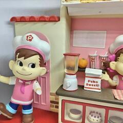 ペコちゃんボコちゃんと犬の画像
