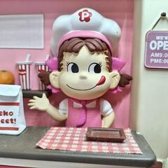 ペコちゃんボコちゃんと犬の画像