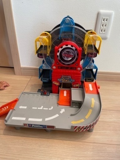 カーズ　トミカ　回転パーキング