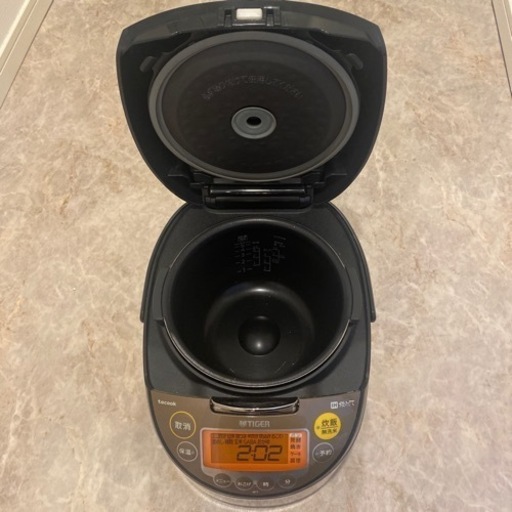炊飯器5.5合　タイガー　 JKT-J100