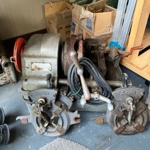 アサダのネジ切りマシン