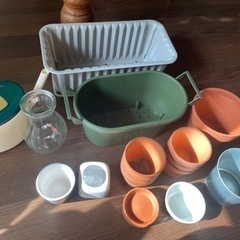 プランターや植木鉢色々もらってください