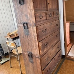 無料です。【もらってください】【取りに来てくれる人限定】年代物　桐ダンスの画像