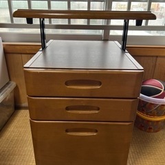 袖机 三段(キャスター付き)の画像