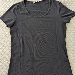 ユニクロ　黒Tシャツ