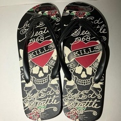 髑髏とハートのサンダル