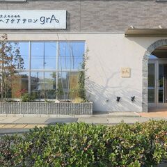 美容師  【仕事とプライベートの両立】 grAでは、いっしょにお仕事を頑張っていただけるスタッフ1名を募集しています。経験がある方は優遇いたします。元気でやる気のある方をお待ちしています！ぜひお問い合わせ・ご応募ください。の画像
