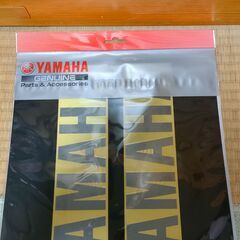 YAMAHAエンブレムセット LL ガンメタ YAMAHA（ヤマハ・ワイズギア） 、ヤマハ ストロボステッカー ブラック （ペア）をセットで売ります。の画像