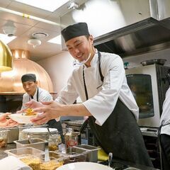 【ショッピングモール内の韓流焼肉店での調理スタッフ】