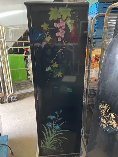 ○黒塗小箪笥　観音開き戸 収納家具 孔雀 タンス 和風 コレクション インテリア 中古(NF230803)Zi-508-38