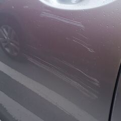 パッソ（2011年型）【ナビ・CDプレーヤー新品】 10万キロ走行　キズ有　スマートキーの画像